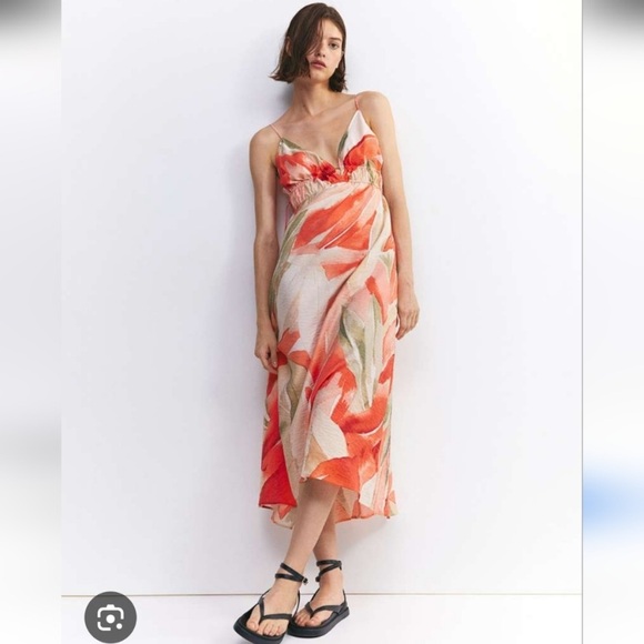 H&M Dresses & Skirts - Light & Breezy Floral Maxi Dress - 80% viscose 20% polyamide